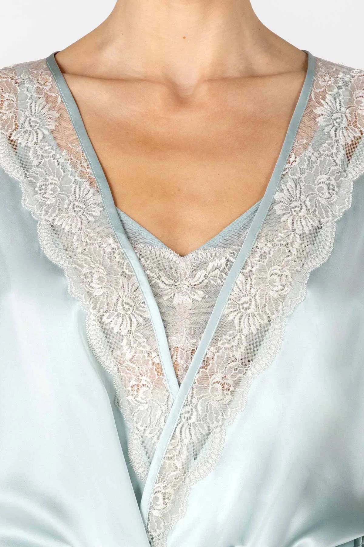 Agatha Nostalgia Hanky Short Silk Robe
