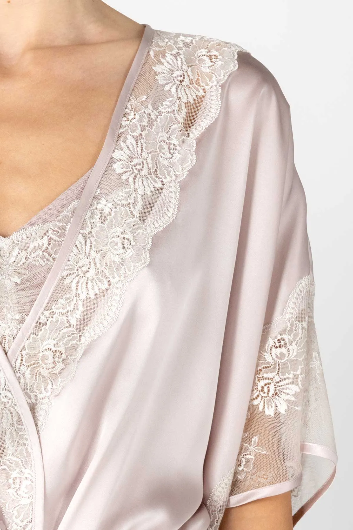Agatha Nostalgia Hanky Short Silk Robe